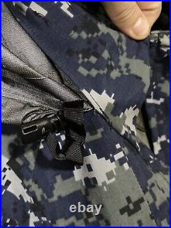Original US NAVY NWU GORETEX Cold Weather Parka/Jacket Digital Camouflage/sz M-R
