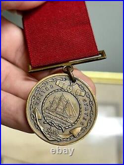 Rare 1929 US Navy Submarine Signed Named Medal With Original Photo