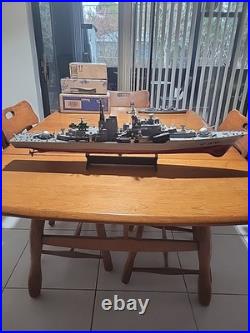 Us Navy Battleship HT-279F Complete Model In Good Condition 31 Inches Long