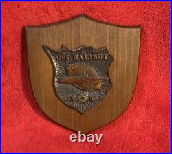 Vintage USS HALIBUT SSN 587 SOLID BRASS MEDALLION ON WOODEN PLAQUE VERY GOOD