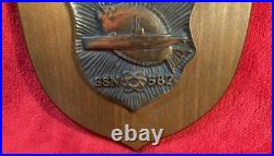 Vintage USS HALIBUT SSN 587 SOLID BRASS MEDALLION ON WOODEN PLAQUE VERY GOOD