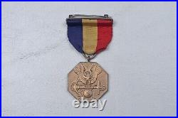 WWII U. S. NAVY MARINE CORPS MEDAL withWRAP BROACH