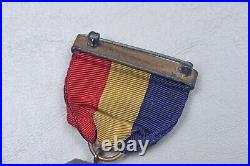 WWII U. S. NAVY MARINE CORPS MEDAL withWRAP BROACH